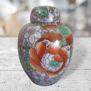 Vintage Chinese floral Millefleur ginger jar vase Urn 6" tall
